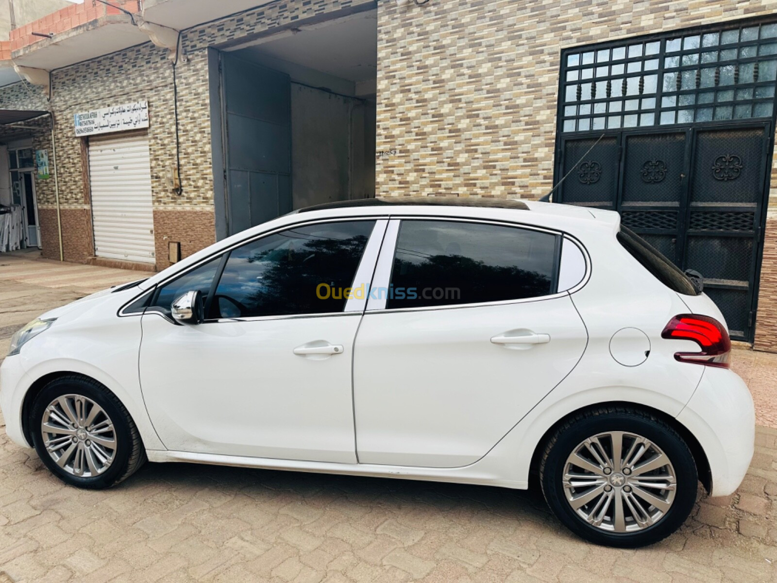 Peugeot 208 2016 Allure Facelift