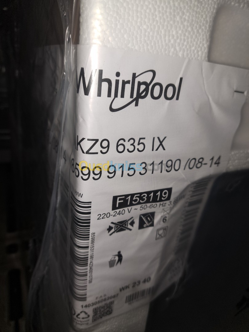 FOUR WHIRLPOOL ENCASTRABLE ÉLECTRIQUE VENTILÉ 6ÈME SENS 73L PYROLYSE  INOX NOIR 