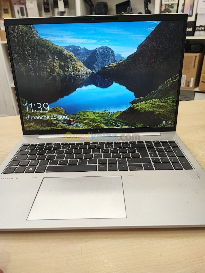 HP elitebook 865 G9