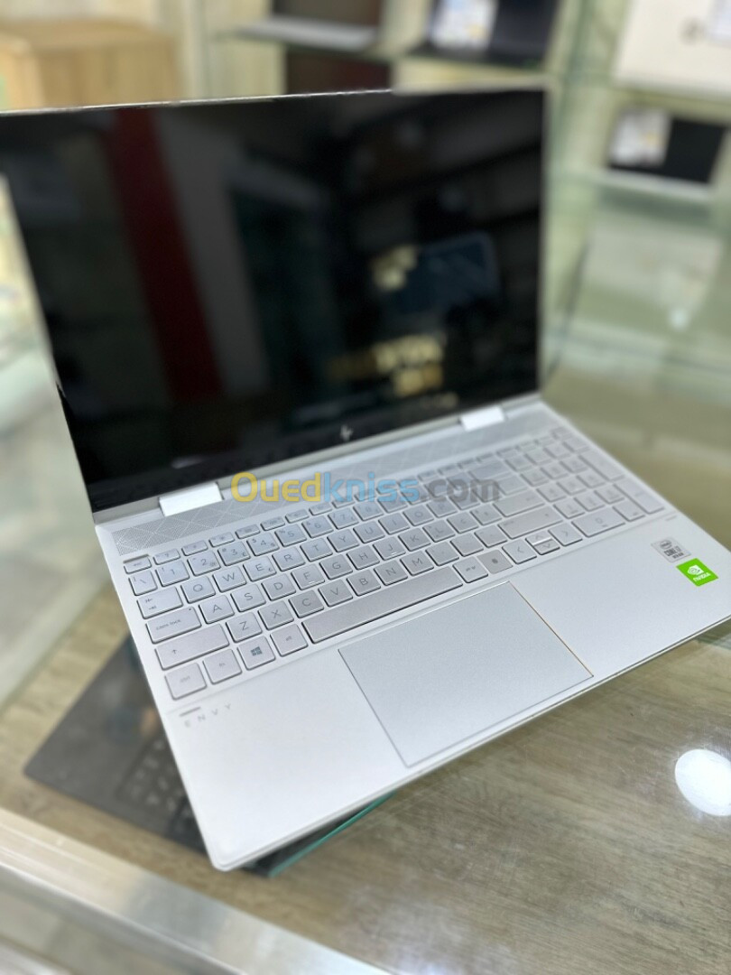 HP ENVY 15 x360  CPU: Core  i7 / 10 eme  512-16GB INTELUHD + GEFORCE MX330