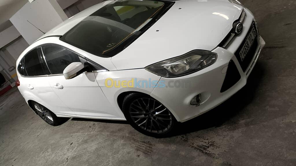 Ford Focus 5 portes 2012 Titanium