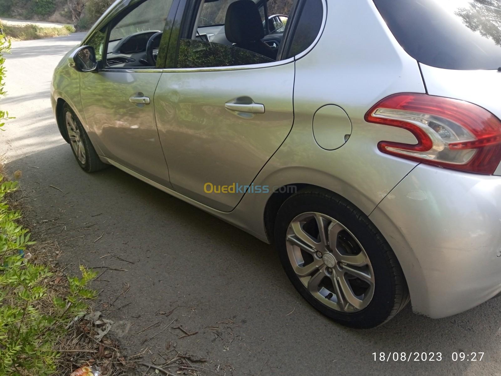 Peugeot 208 2015 Allure