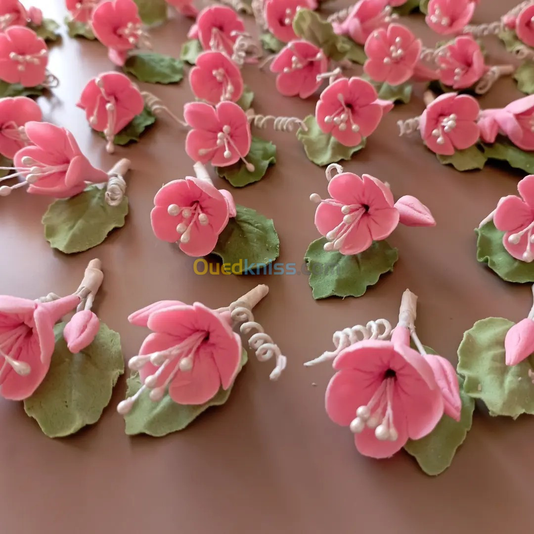 Fleurs en gumpaste sur commande gâteaux traditionnels 