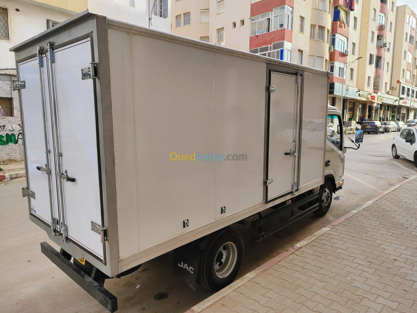 Transport marchandises et déménagement نقل البضائع و خدمات الترحيل