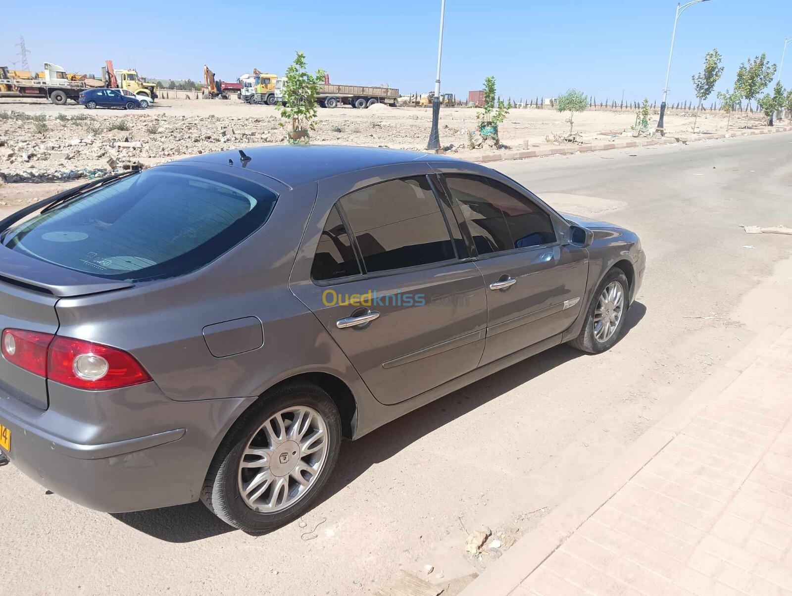 Renault Laguna 2 2001 ملبسة