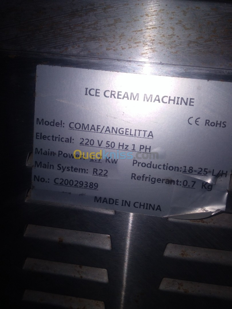 Machine ice cream . GODIVA