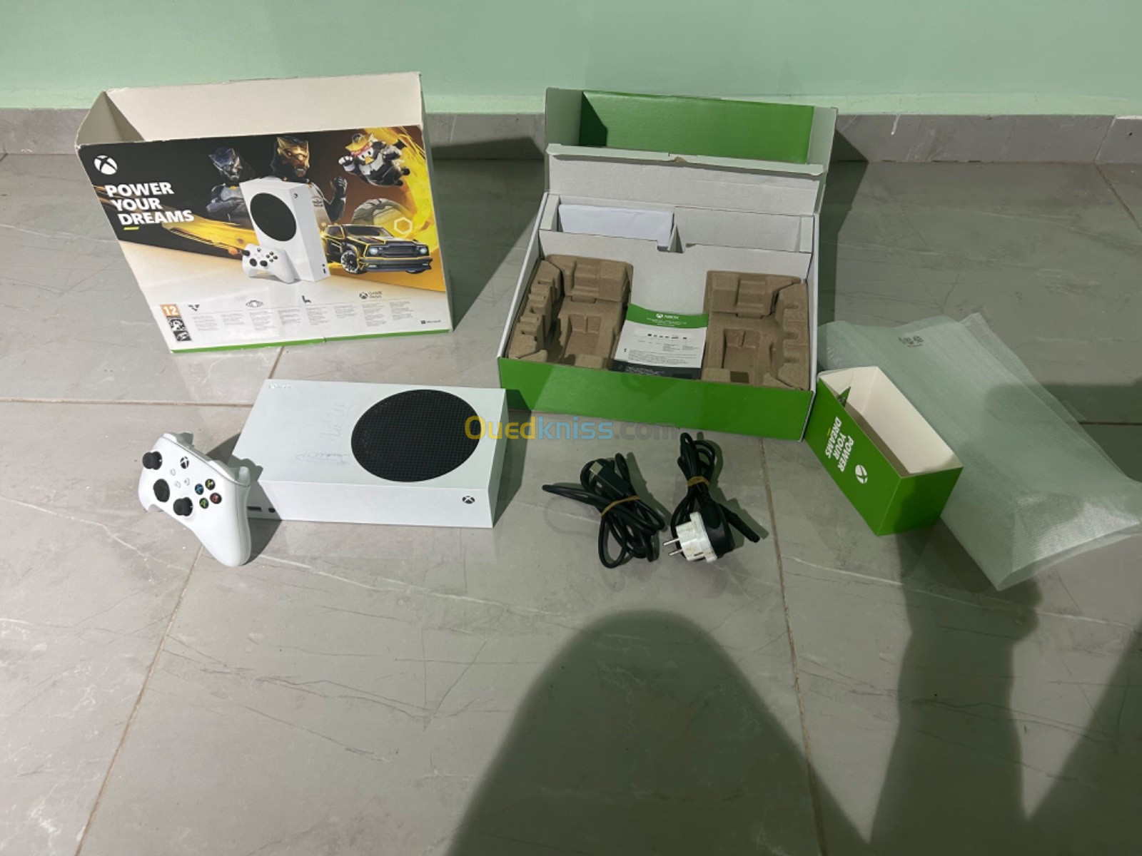 Xbox série s bon état fiha chwia Katiba mais Mliha 