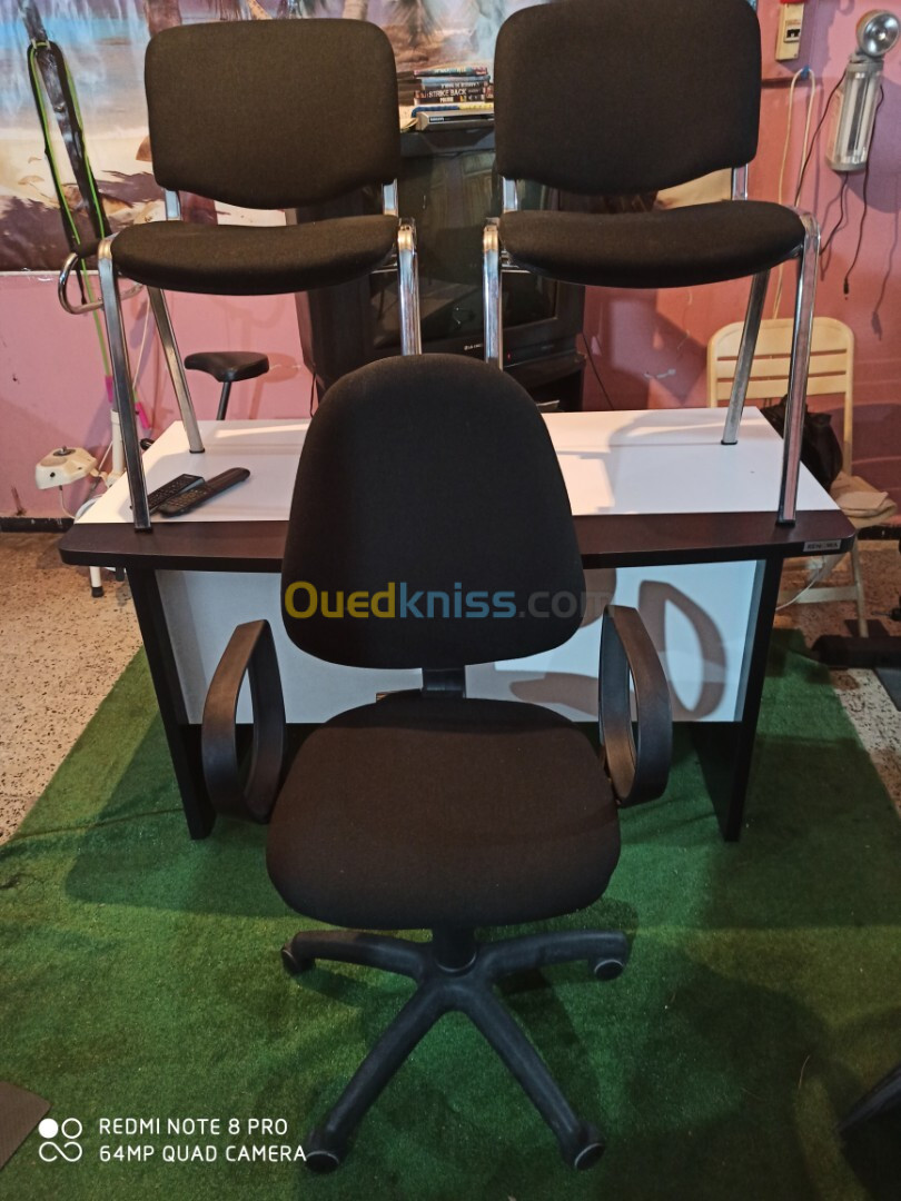 vends bureau avec chaises et fauteuil