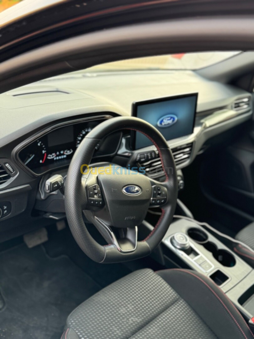 Ford Focus 2023 ST line