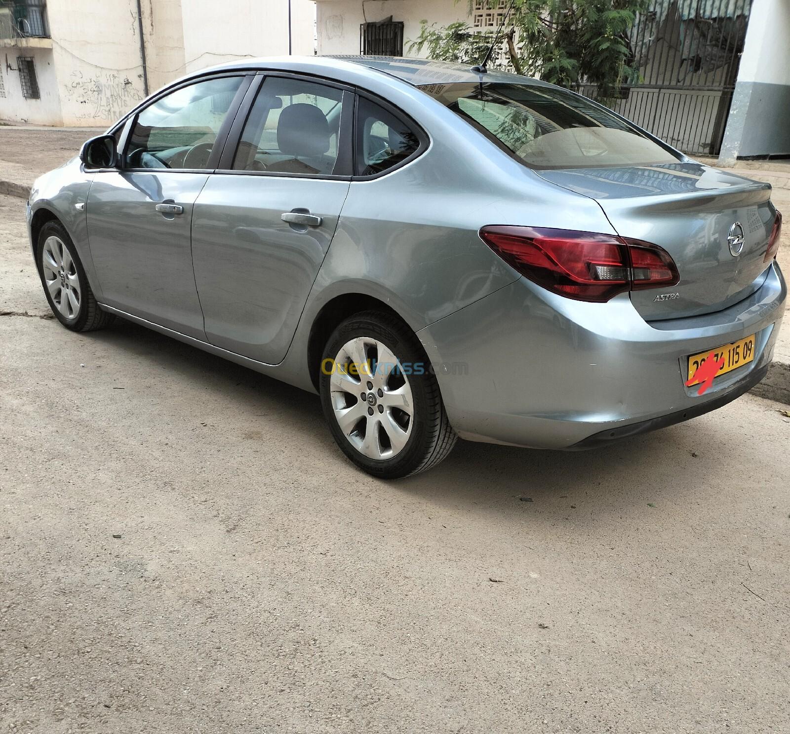 Opel Astra 2015 