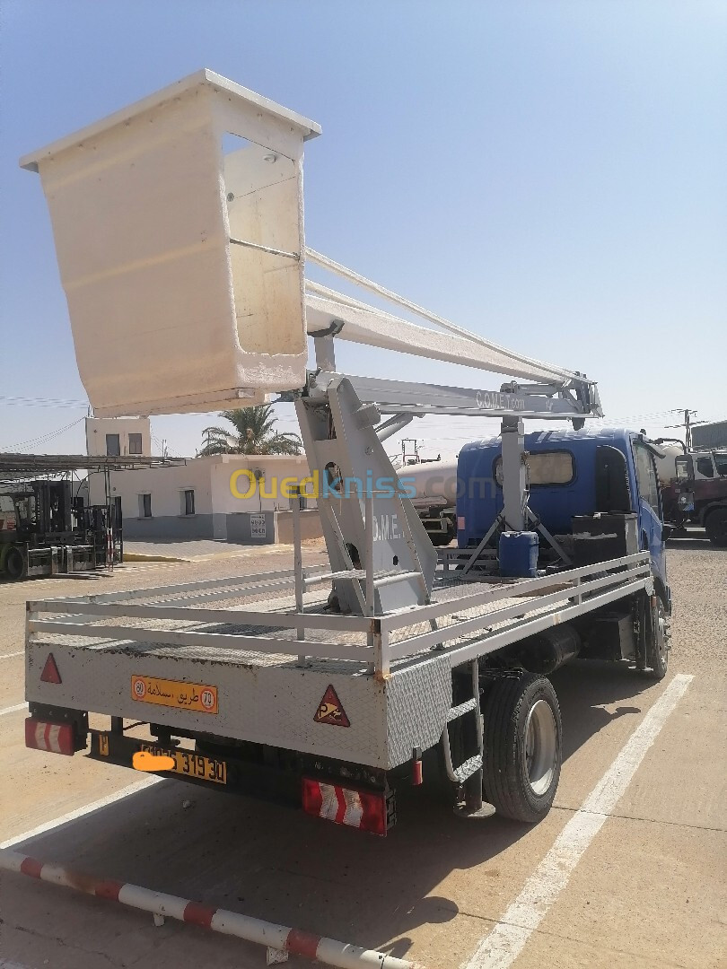 Camion nacelle shacman x9 2019