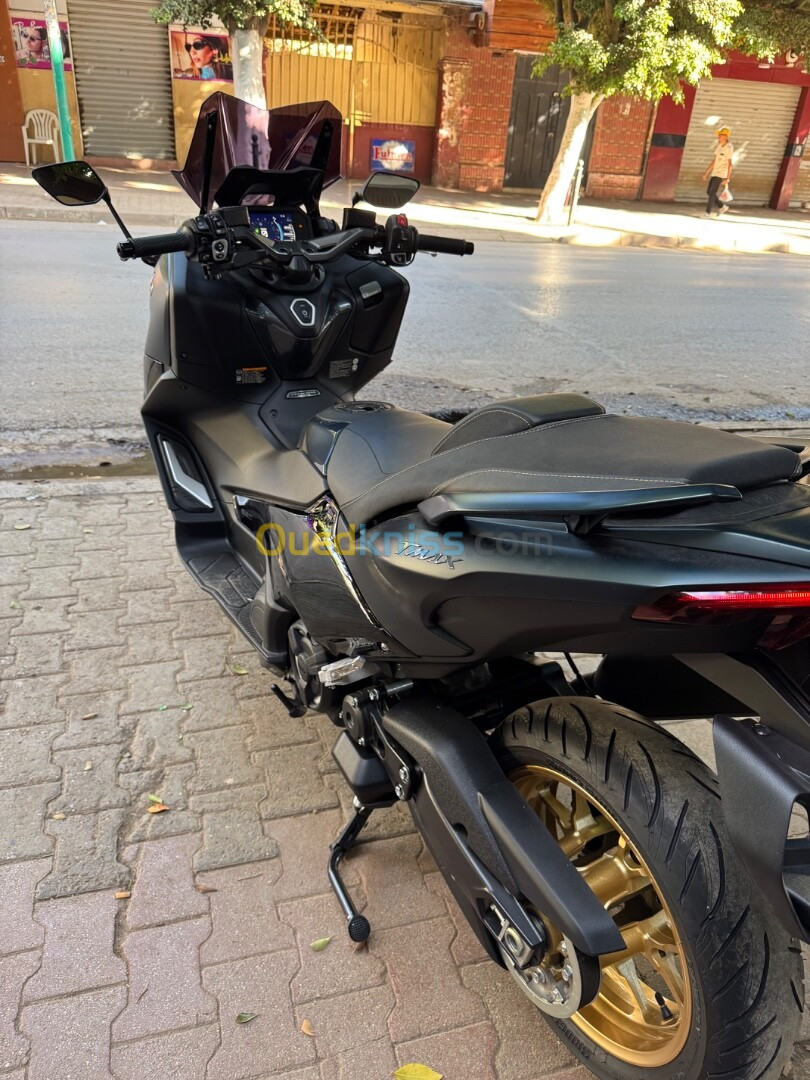 Yamaha Tmax 562 tech max 2023