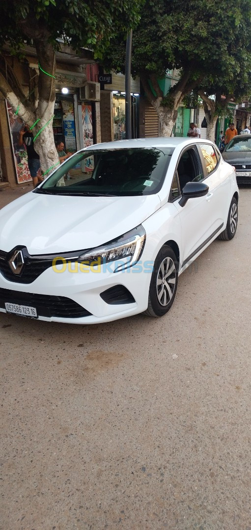 Renault Clio 2023 