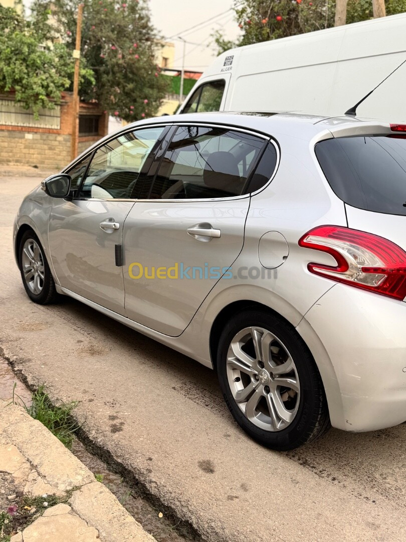 Peugeot 208 2015 Allure