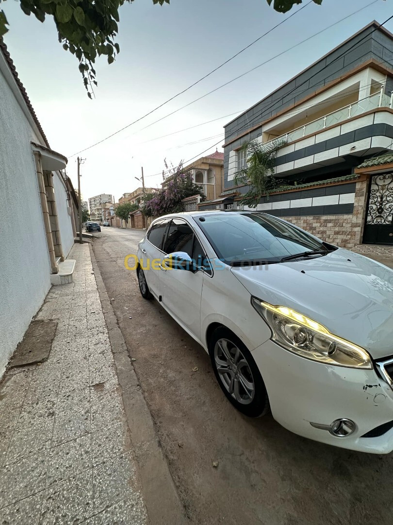 Peugeot 208 2015 Allure