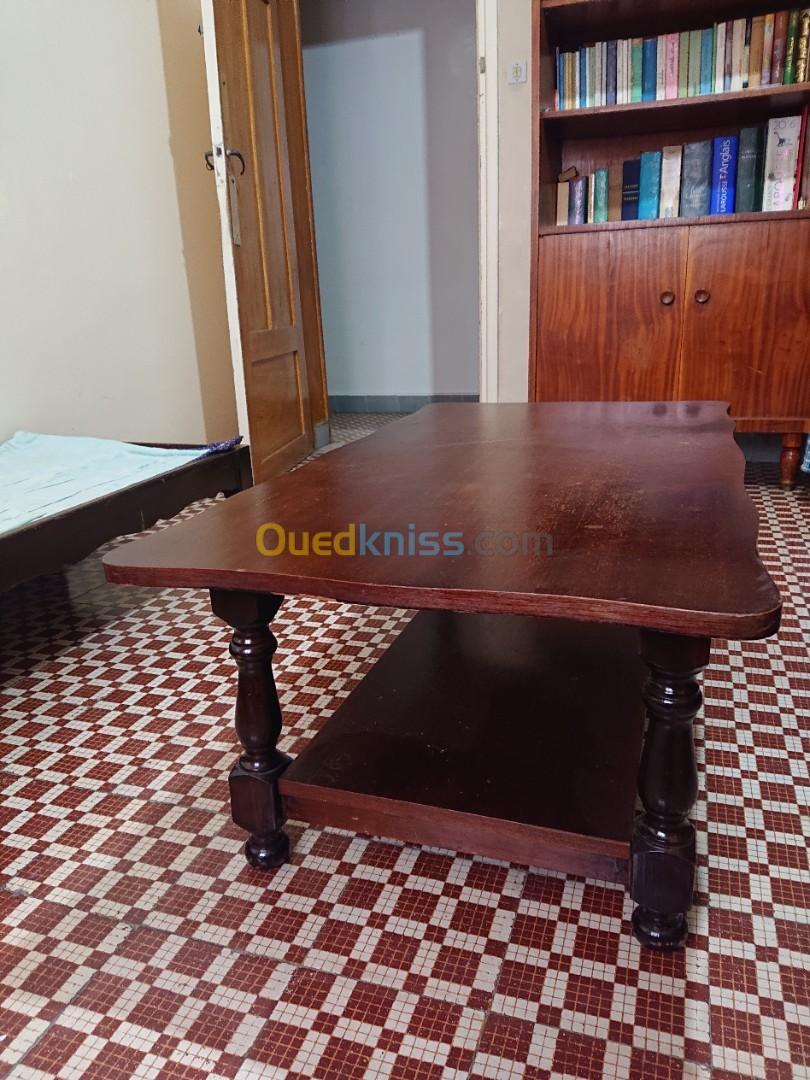 Tables et meubles à vendre 