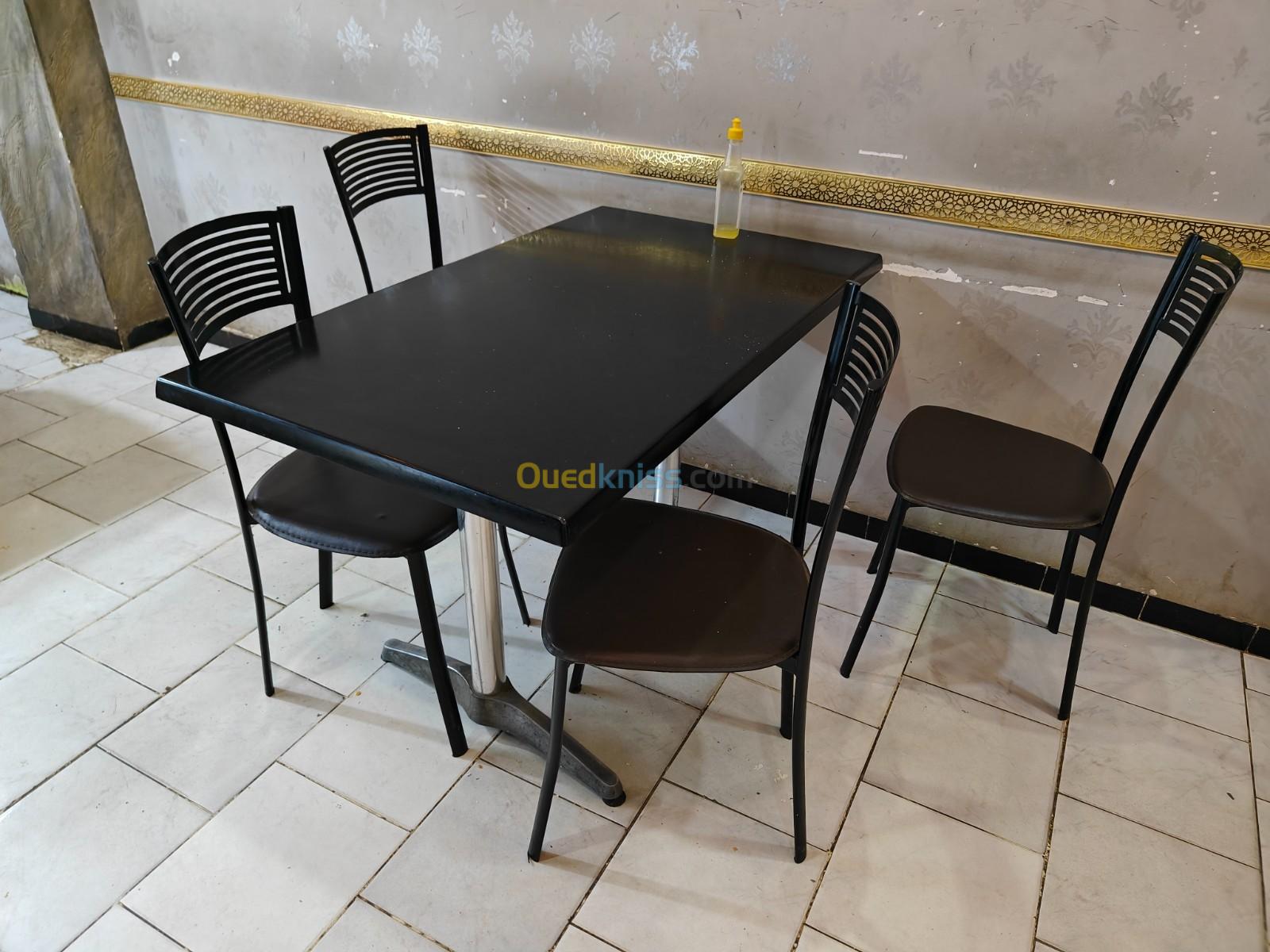 Table avec chaises DELTA  