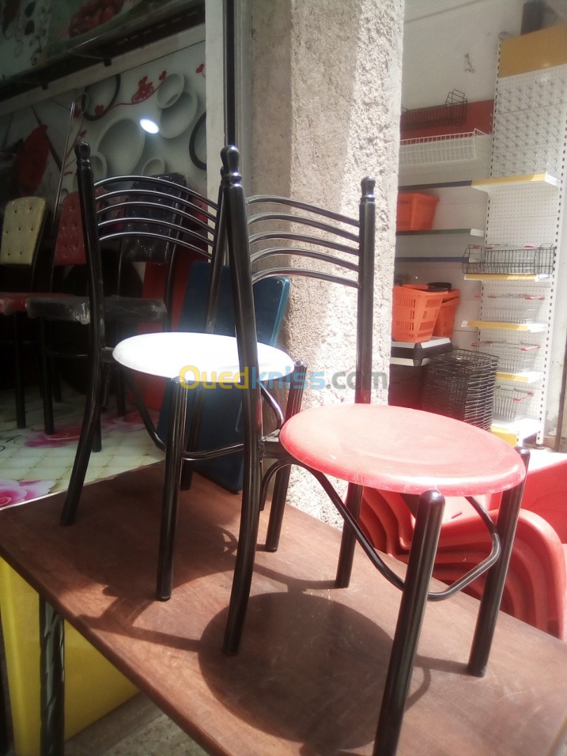 Tables et chaises طاولة طابلة و كراسي 