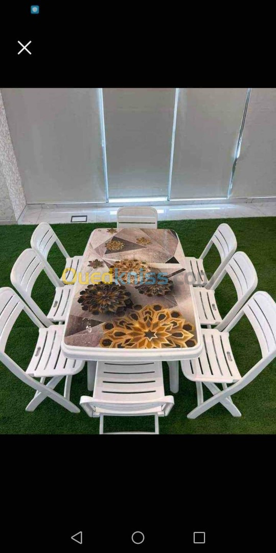 Tables et chaises en plastique طاولة طابلة و كراسي بلاستيكية