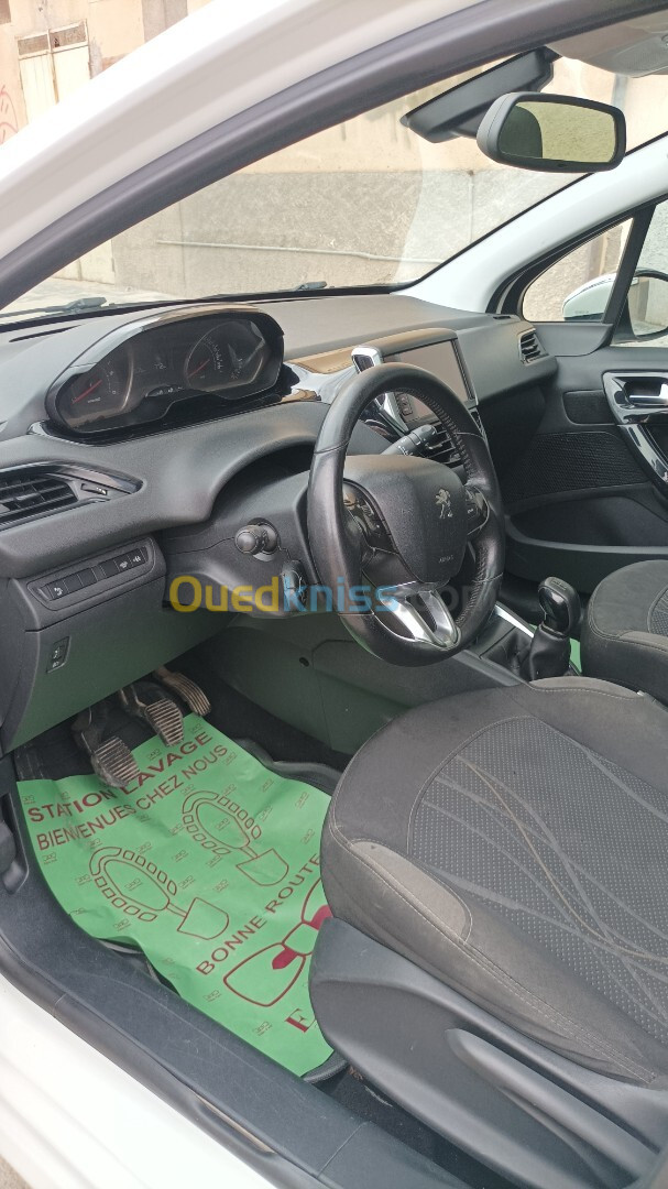 Peugeot 208 2015 Allur