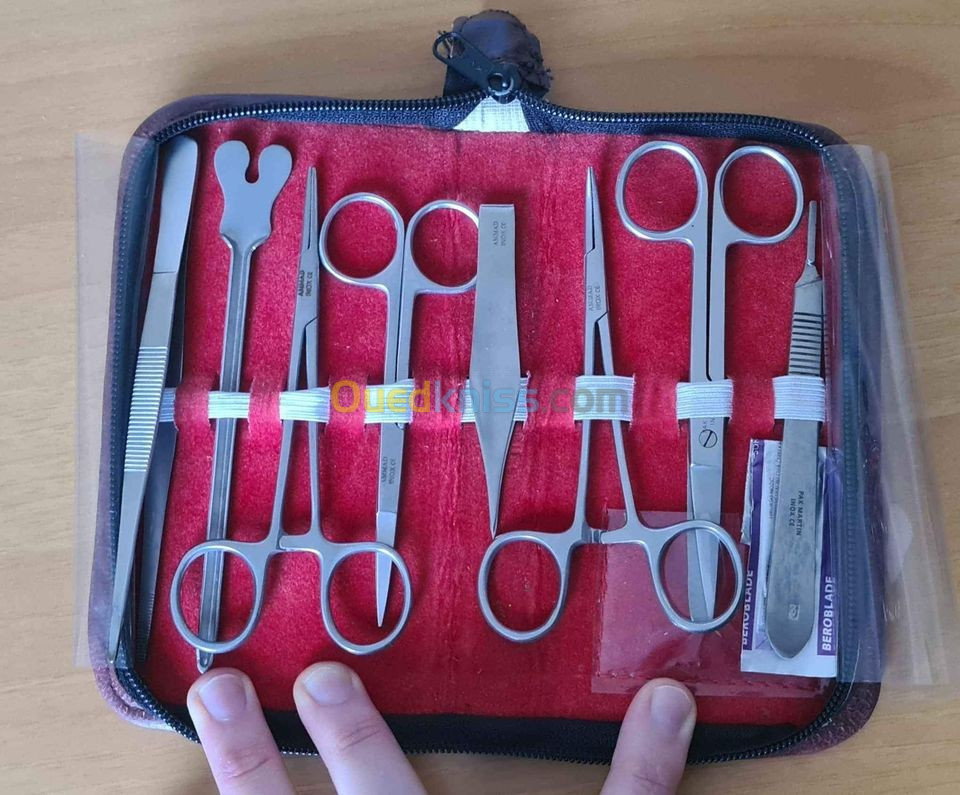  Trousse de dissection 