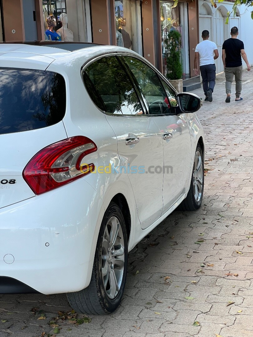 Peugeot 208 2015 Allure