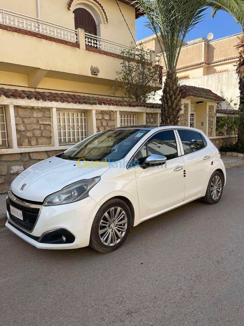 Peugeot 208 2015 Allure