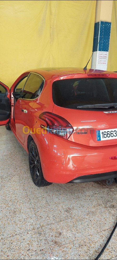 Peugeot 208 2015 Allure