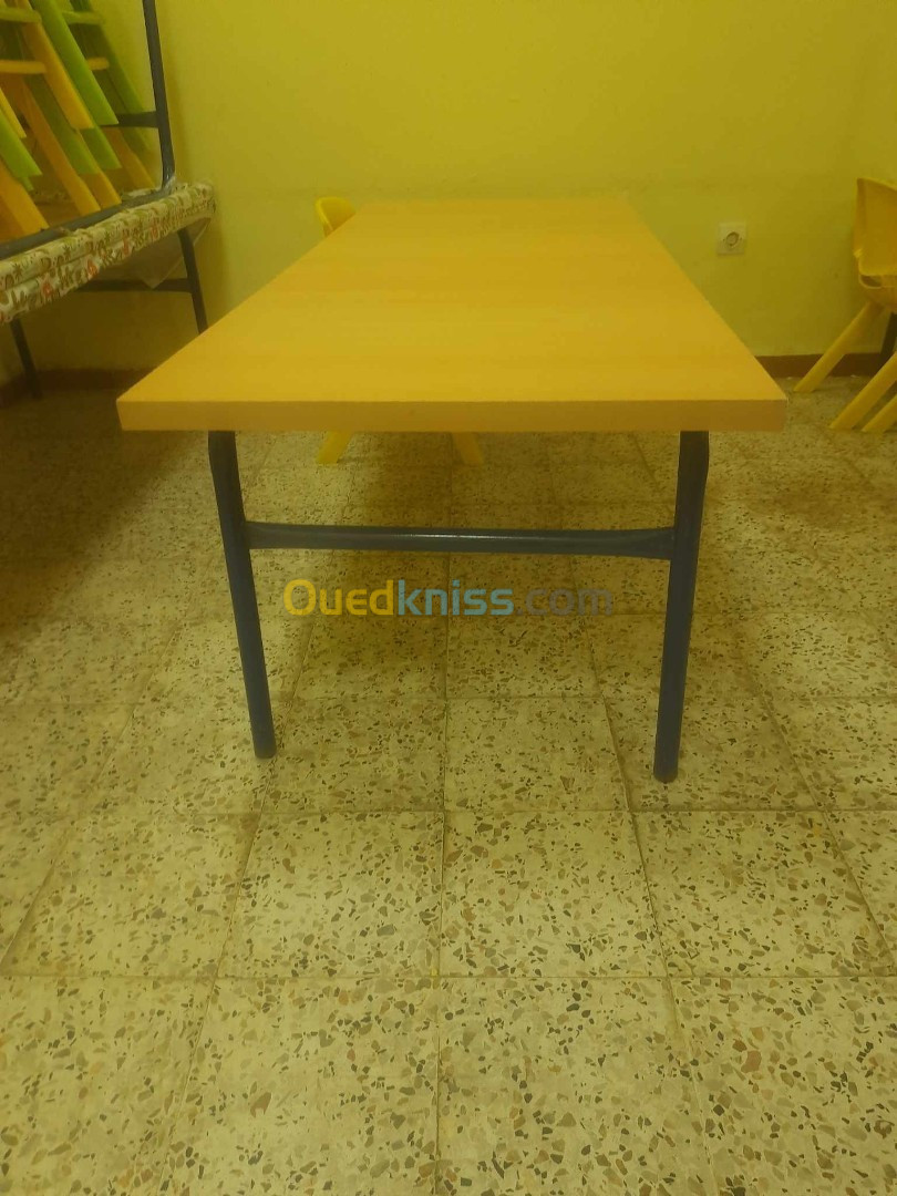 Des Tables Pour Les Écoles Et Les Crache كراسي و طاولات للمدارس و الروضات