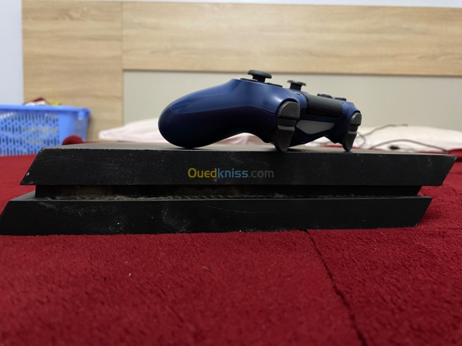 PS4 fat avec fc24 et une  Manette original 