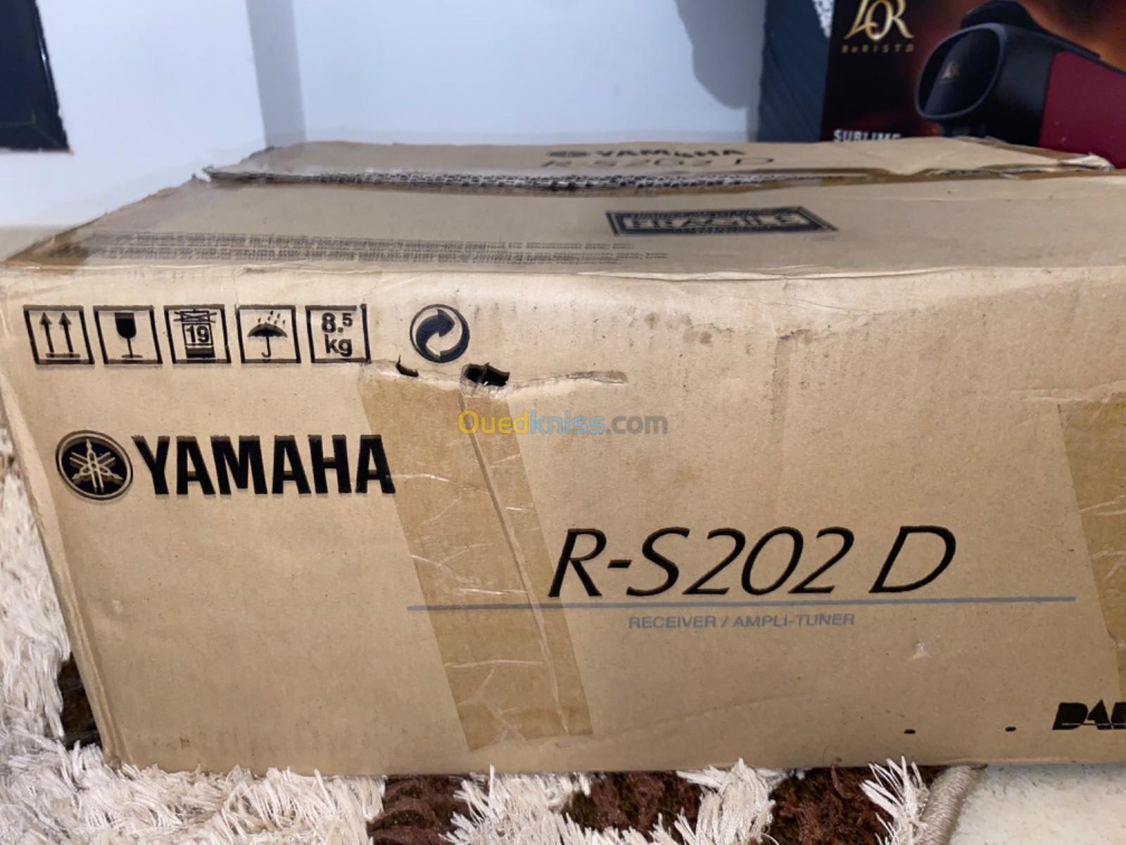 Amplificateur yamaha neuf jamais utilisé 