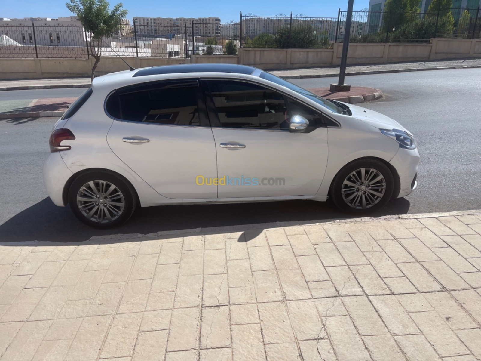 Peugeot 208 2016 Allure Facelift