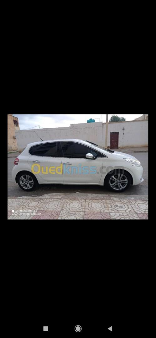 Peugeot 208 2015 Allure