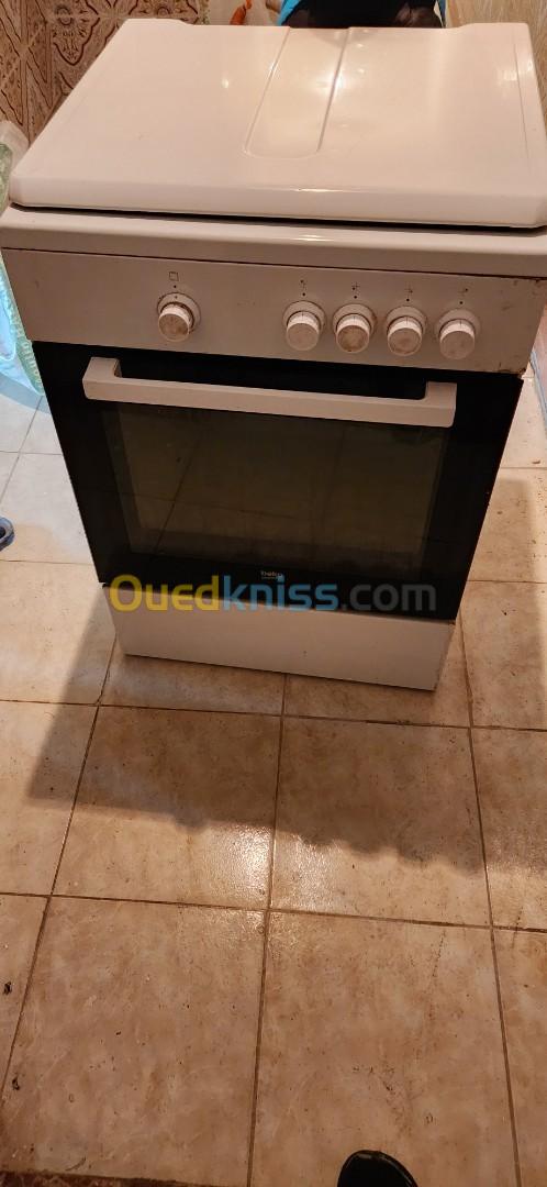 Cuisiniere beko 4 feux en excellent etat utilise 3 mois