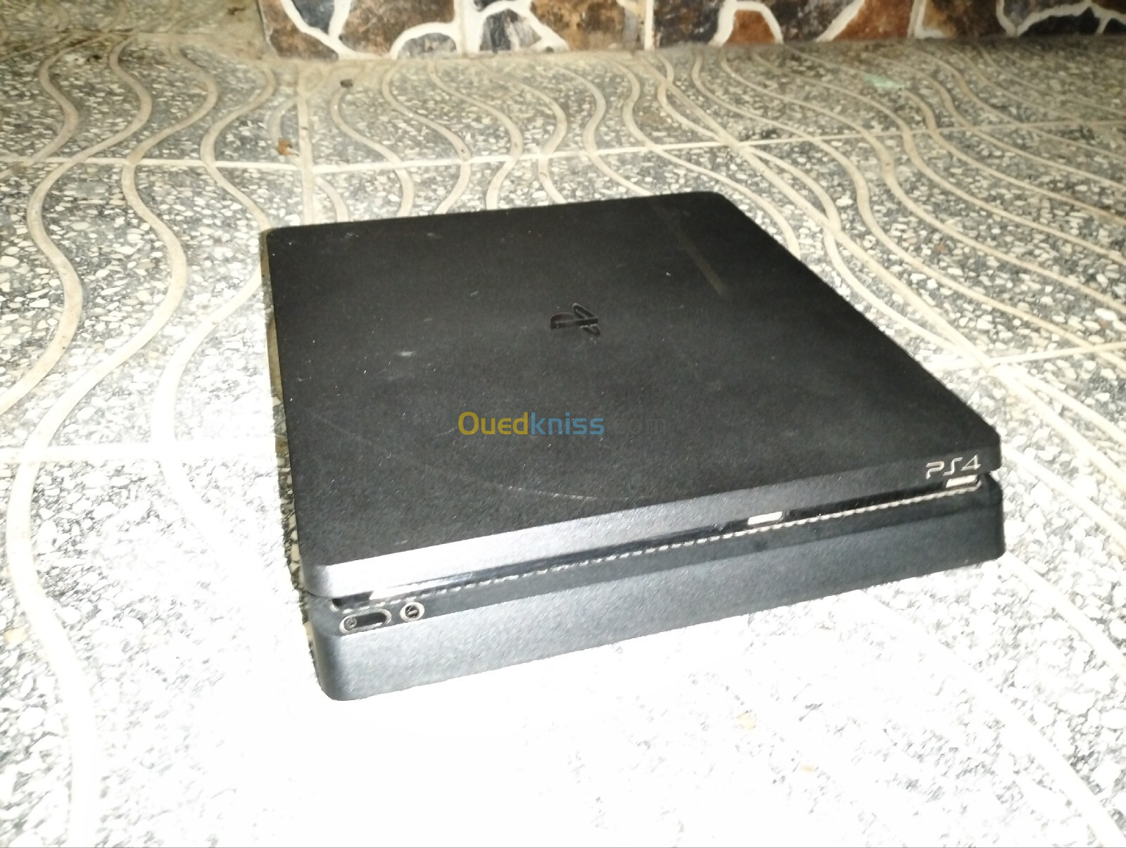 PS4 Slim حاجة نقية مشاء الله هابط كابة  Étea10/9 رقم الهاتف:0549259252 GB512 فيه مساعدة