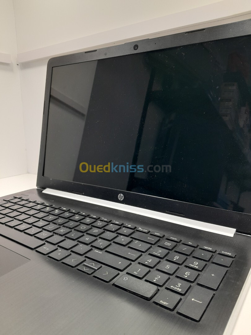 HP PAVILLON 15 I3-7100u 8GB/256SSD 15"