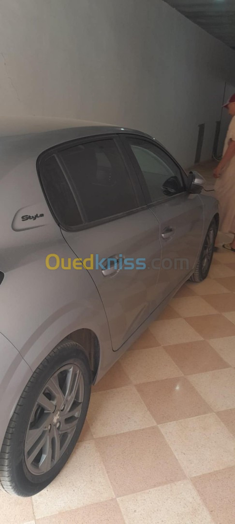 Peugeot 208 2021 208