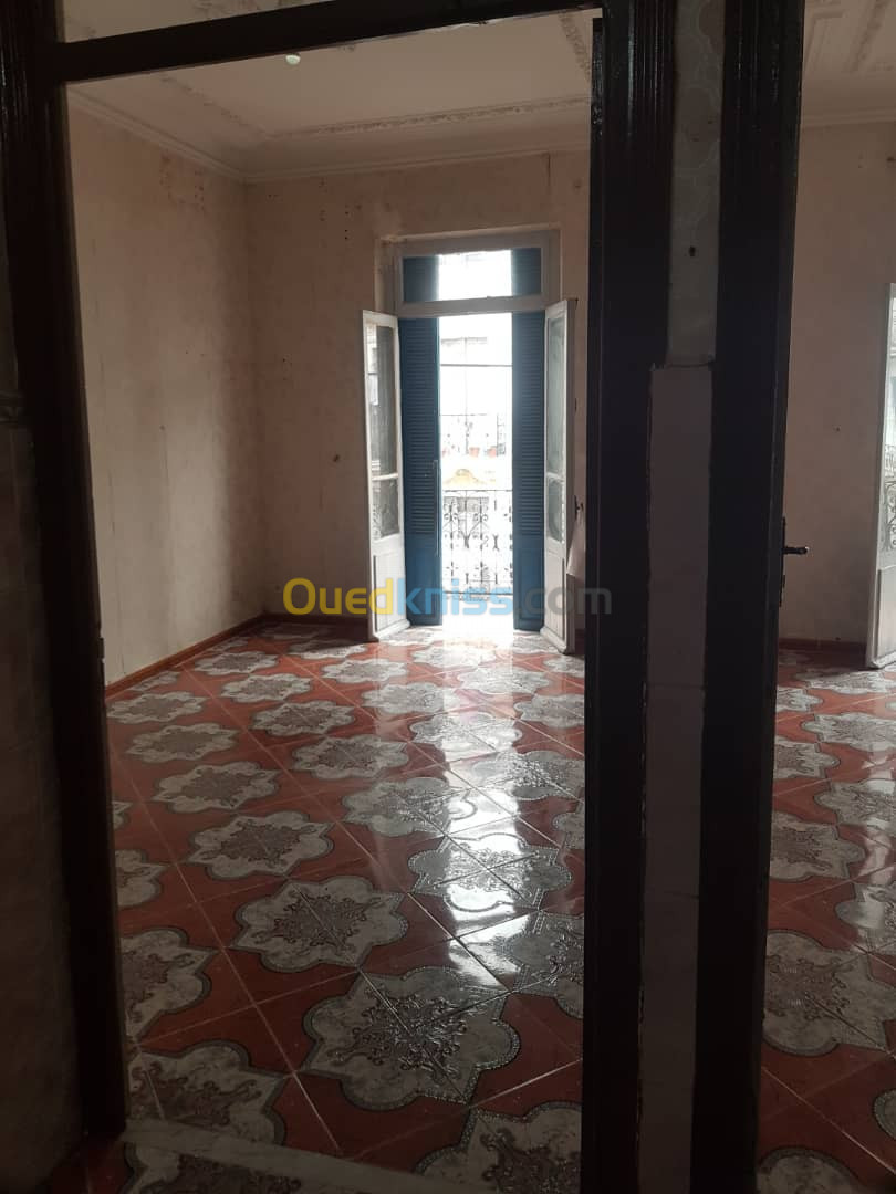 Location Appartement F4 Alger Bab el oued