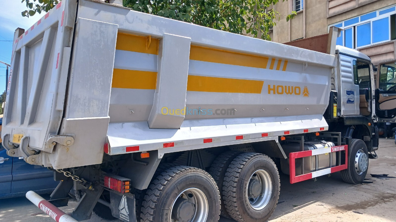 HOWO SINOTRUK CAMION BENNE 8X4 2024