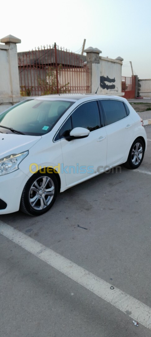 Peugeot 208 2015 Allure