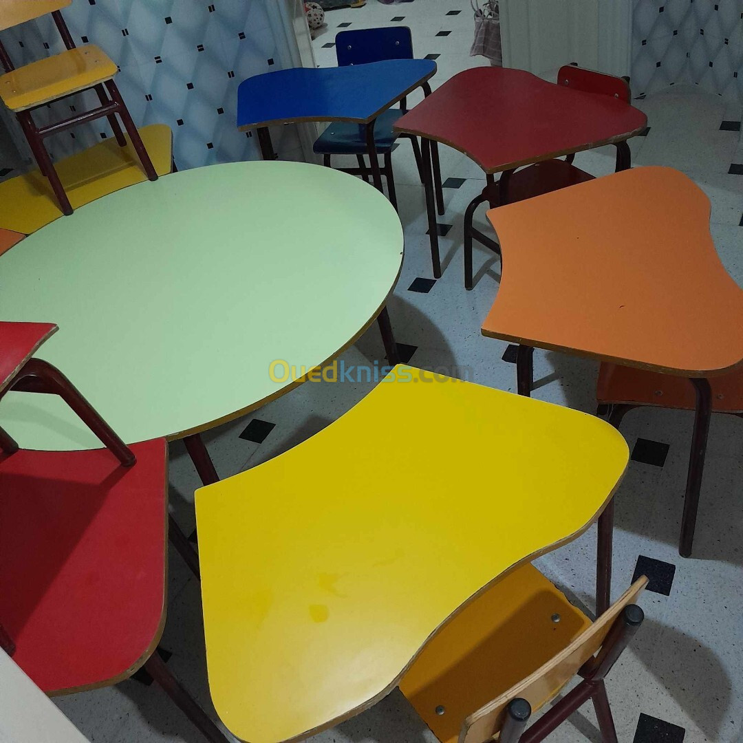 Petites tables d enfant pour une école 