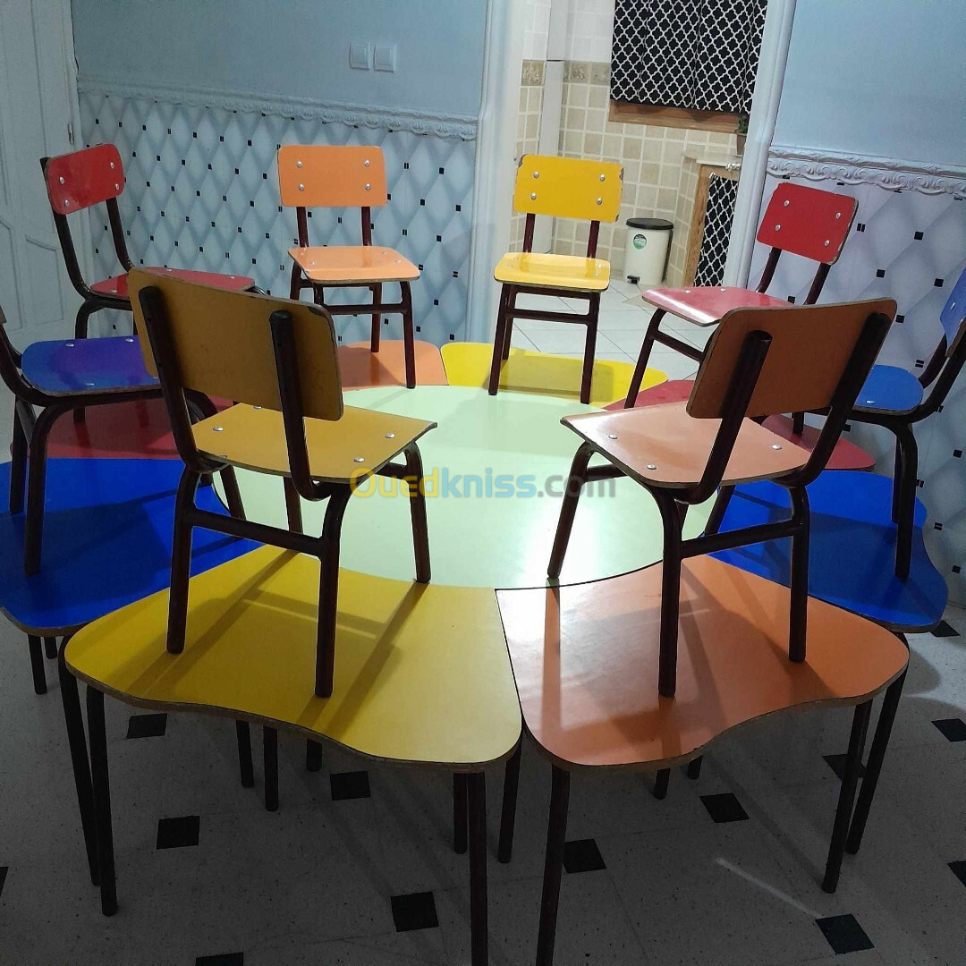 Petites tables d enfant pour une école 