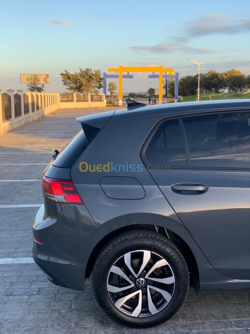 Volkswagen Golf 2021 8 active