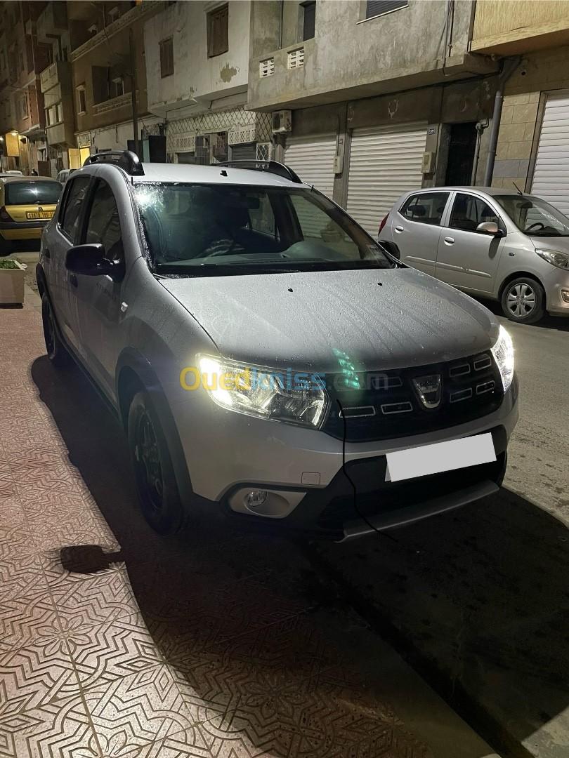 Dacia Stepway 2023 1.6 essence full