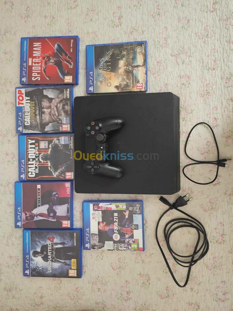 02 PlayStation 4 slim avec jeux