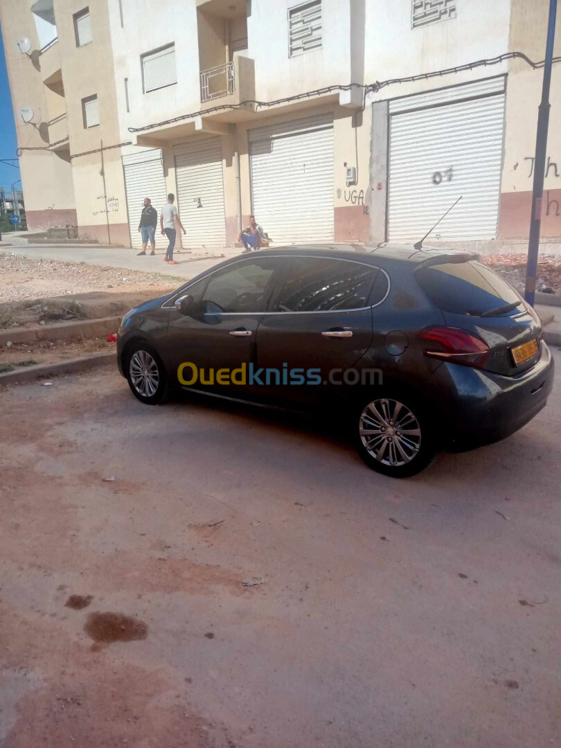 Peugeot 208 2015 Allure Facelift