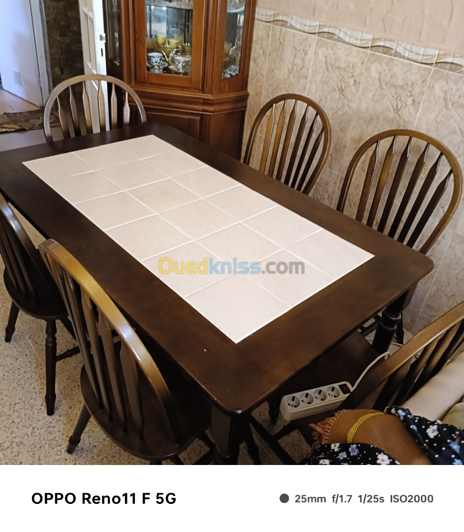 Table salle à manger avec 6 chaises 