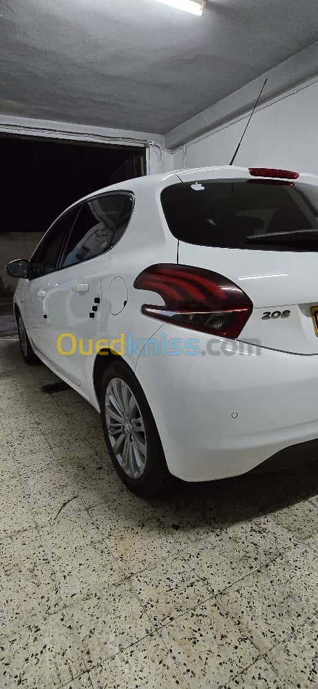 Peugeot 208 2015 Allure Facelift