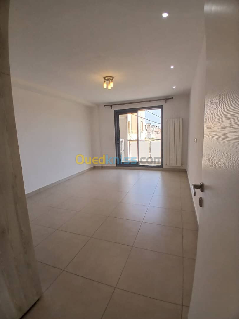 Location Appartement F4 Alger Hydra