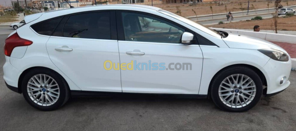 Ford Focus 5 portes 2012 Titanium